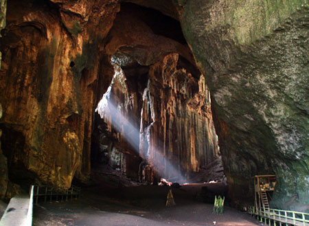 Sukau + Goamantong Cave